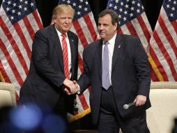 Christie, uno de los primeros políticos en declarar su apoyo a la candidatura de Trump, declara su decepción ante los comentarios. AP / ARCHIVO