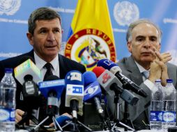 Jean Arnault y Javier Pérez Aquino participan en una rueda de prensa en la Sede Nacional de la Misión de la ONU en Bogotá. EFE / L. Muñoz