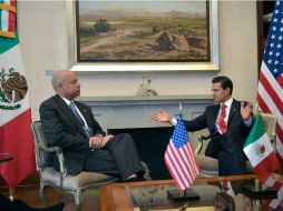 Enrique Peña Nieto y Jeh Johnson durante su gira de trabajo en México. EFE / ESPECIAL