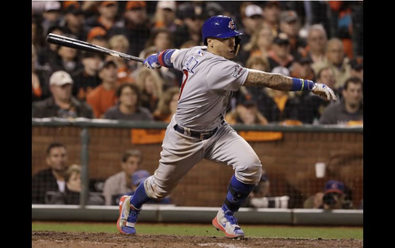 Javier Báez batea sencillo en la novena para poner a los Cachorros en la antesala de la Serie Mundial. AP / M. Sánchez