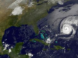 Los expertos vaticinan que el centro de 'Nicole' estará cerca de las islas y frente a la costa este estadounidense el jueves. AFP / NOAA-NASA GOES PROJECT