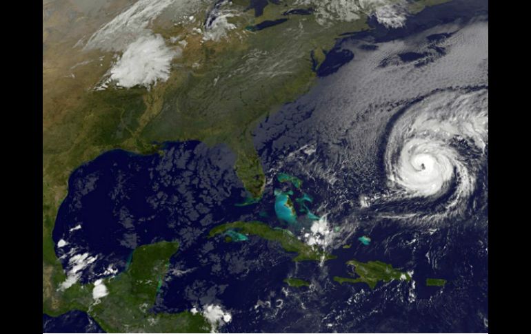 Los expertos vaticinan que el centro de 'Nicole' estará cerca de las islas y frente a la costa este estadounidense el jueves. AFP / NOAA-NASA GOES PROJECT