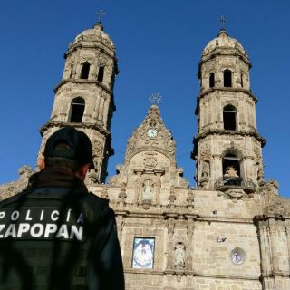 Descalzos, tapatíos pagan mandas a la Generala