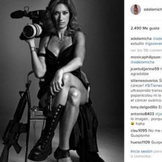 Adela Micha comparte foto con supuestas armas de fuego