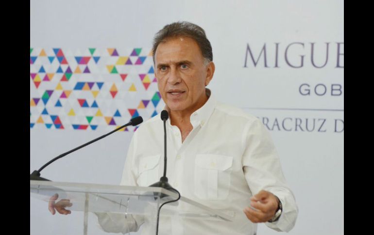 Yunes Linares explica que con la separación del cargo, Javier Duarte no pierde el fuero político. TWITTER / @YoconYunes