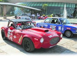 Modelos clásicos hacen de la Carrera Panamericana una competencia seguida por los aficionados a los autos. NTX /