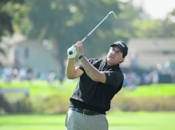 El estadounidense Phil Mickelson está entre los primeros 25 rankeados. AP /