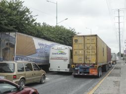 Aspecto de la avenida Lázaro Cárdenas, zona invadida por el transporte de carga. EL INFORMADOR / F. Atilano