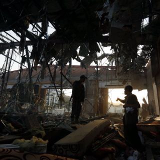 Bombardeo contra funeral en Yemen puede ser crimen de guerra