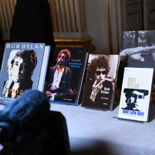 Se dispara venta de libros de Dylan tras Nobel