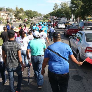 Comerciantes avanzan hacia la Basílica de Zapopan