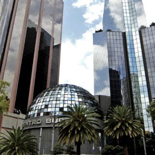 Bolsa Mexicana cierra con ligera baja