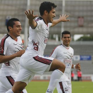 Venados aplasta 5-1 a Lobos