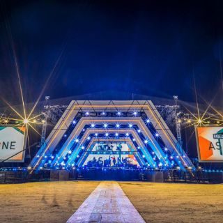Estrellas latinas cantan en la frontera por la diversidad