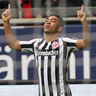 Marco Fabián anota y Eintracht empata con Bayern