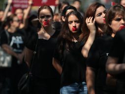 Desde las 10:00 horas, las mujeres marcharon a lo largo de avenida Vallarta. EL INFORMADOR / F. Atilano