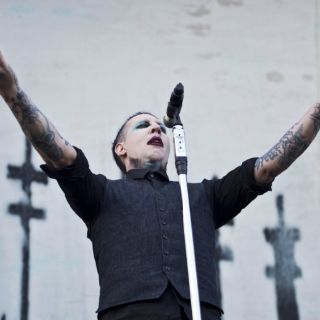 Marilyn Manson resbala en el Knotfest 2016
