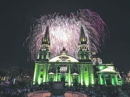 La catedral tapatía ostenta un estilo arquitectónico de contraste aún mayor debido a que sus icónicas torres no son las originales. EL INFORMADOR / ARCHIVO