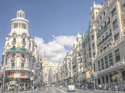 En la Gran Vía están las mejores tiendas, restaurantes y cafeterías de la capital española. ESPECIAL / wikimedia.org