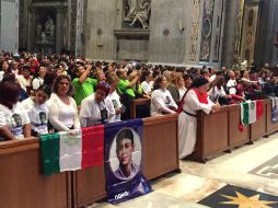 Un grupo de fieles mexicanos en Roma marcharon hacia la Basílica de San Pedro para manifestar su devoción. NTX / A. Beltramo