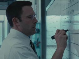 Ben Affleck encarna a un contador, genio de matemáticas que le lleva los libros de contabilidad de la mafia. YOUTUBE /  Warner Bros. Pictures