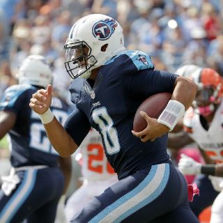 Mariota lanza 3 pases de touchdown en victoria de Titans