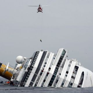 Mueren cinco personas al hundirse un barco en Birmania