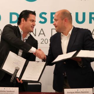 Alcaldes firman acuerdo para nuevo modelo de seguridad