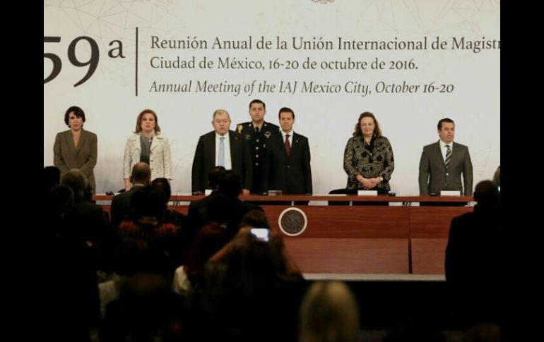 Arely Gómez en compañía de Peña Nieto en el marco de la 59 Reunión Anual Internacional de Magistrados. TWITTER / @ArelyGomezGlz