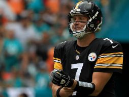 Roethlisberger sufrió un desgarro en los meniscos durante el duelo de Pittsburgh ante Miami. AFP / ARCHIVO