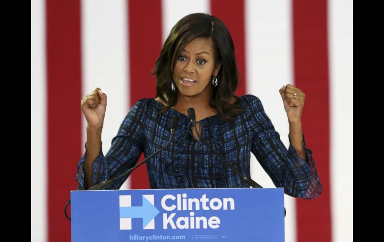 Para la campaña de Clinton, Michelle Obama es un activo crucial que puede conectar con la base demócrata. AP / ARCHIVO