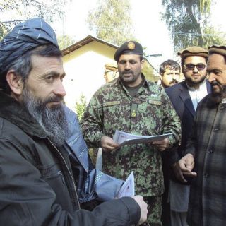 Afganistán reinicia las negociaciones con los talibanes