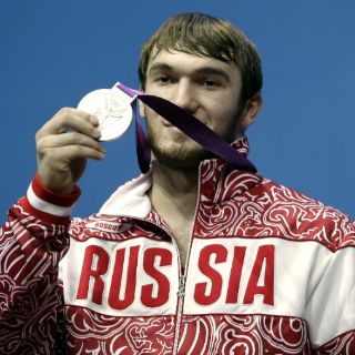 Retiran medalla a pesista ruso tras examen de dopaje