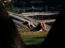 El tiempo estival continuará hasta el jueves, cuando se espera que baje la temperatura. AFP / J. Samad