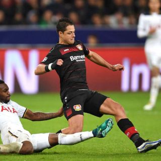 'Chicharito' y Leverkusen empatan a cero con el Tottenham