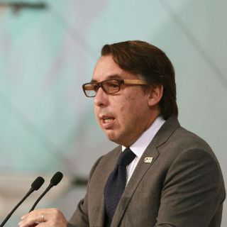 Presentan el reloj del Centenario del América