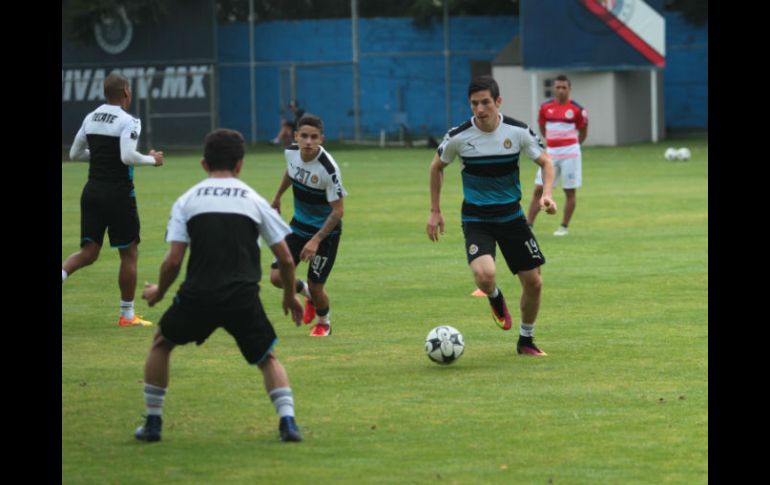 Marco Bueno. El delantero de las Chivas  (#19) pretende mantener su cuota goleadora hoy cuando enfrente a Alebrijes. EL INFORMADOR / F. Atilano