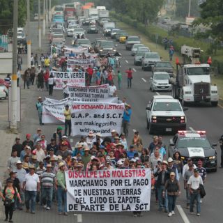 Atorada, Carretera a Chapala por marcha de ejidatarios