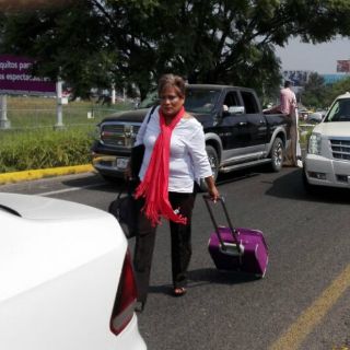 Viajeros padecen en Aeropuerto tapatío por manifestación