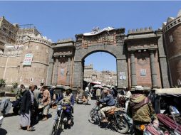 La guerra civil en Yemen ha dejado seis mil 800 muertos, 35 mil heridos y el desplazamiento de tres millones de personas. EFE / Y. Arhab