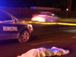 El cuerpo de Javier Herrera se hallaba tirado a unos tres metros de una camioneta Ford Lobo 2016 negra. ESPECIAL /