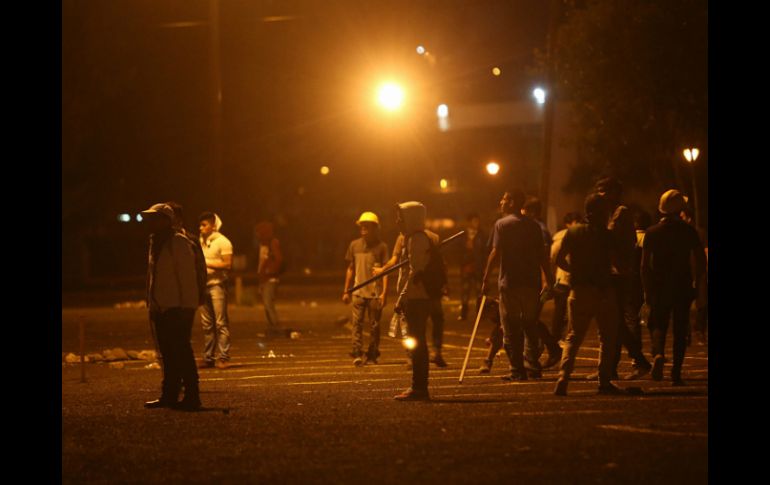 Los paristas lograron apoderarse de los edificios tras otro enfrentamiento la noche de ayer martes. SUN / ARCHIVO