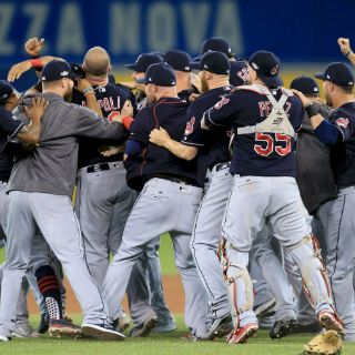 Indios superan a Azulejos y van a la Serie Mundial