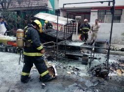 La explosión ocurrió en el tianguis de San Bernardo, al cruce de las calles Mar Rojo y Nicolás Romero. ESPECIAL /