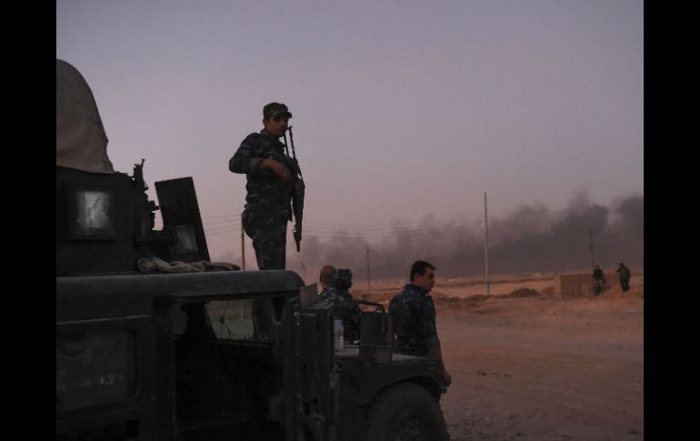 Las fuerzas iraquíes anunciaron un ataque simultáneo y desplegaron soldados en las montañas al noreste de Mosul. AFP / B. Kilic