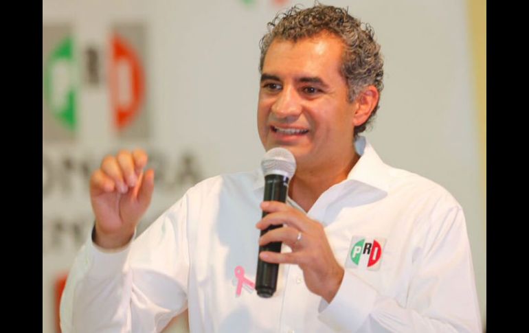 El dirigente del PRI señaló que defenderían la reputación de sus militantes y que irían contra la corrupción indistintamente. TWITTER / ‏@EnriqueOchoaR