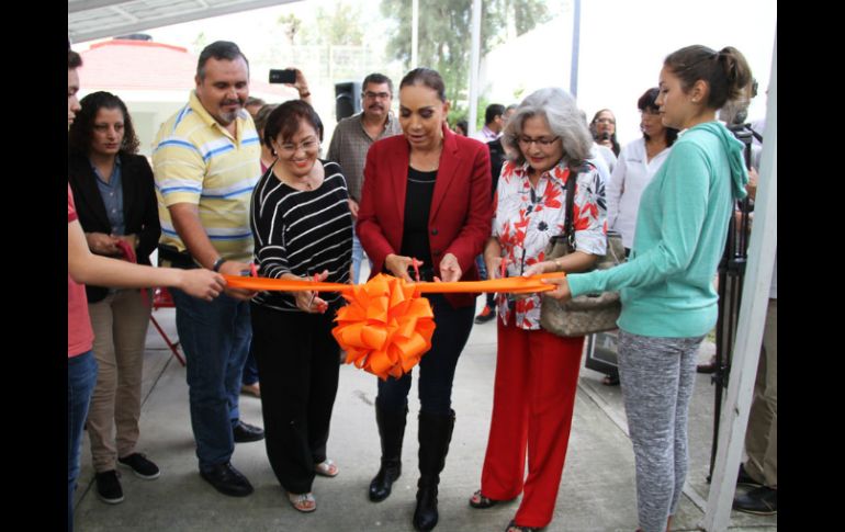 María Elena Limón asegura que la entrega de estas obras se da en respuesta a la petición que los vecinos hicieron. ESPECIAL / Gobierno de Tlaquepaque