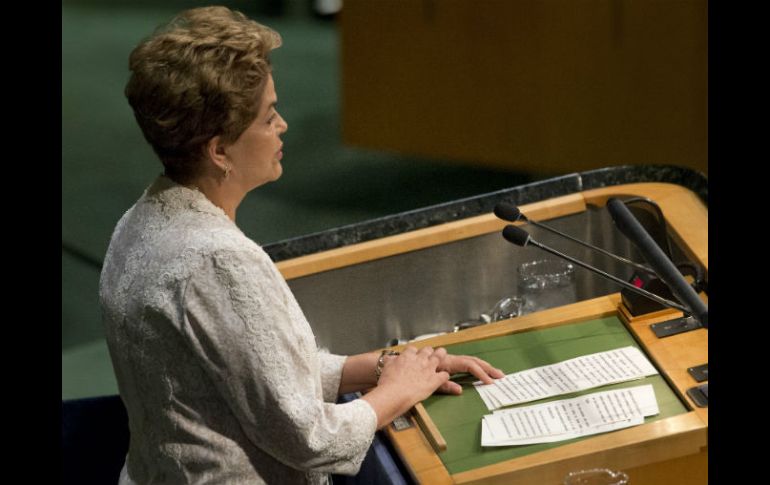 Reponer a Dilma sería una alteración 'sustantiva y brusca', afirma magistrado. AP / ARCHIVO