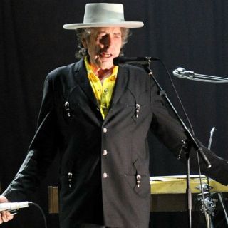 Dylan reconoce el Nobel y después rectifica