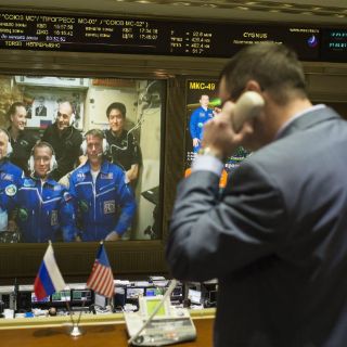 Llegan a la EEI tres nuevos astronautas